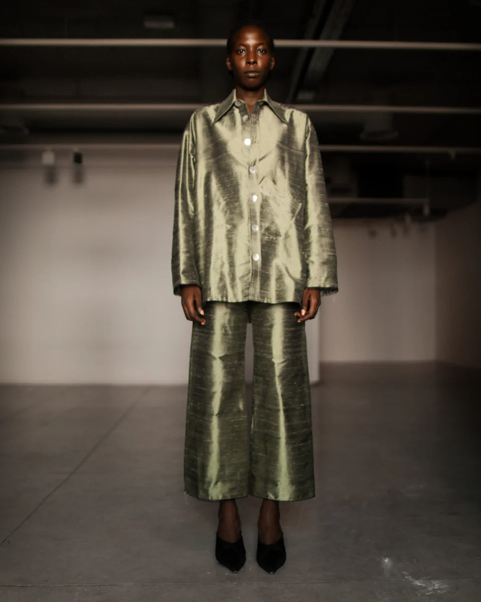 DAMYAS - Pantalon Ira en Shantung de Soie – Vert Sauge Armée