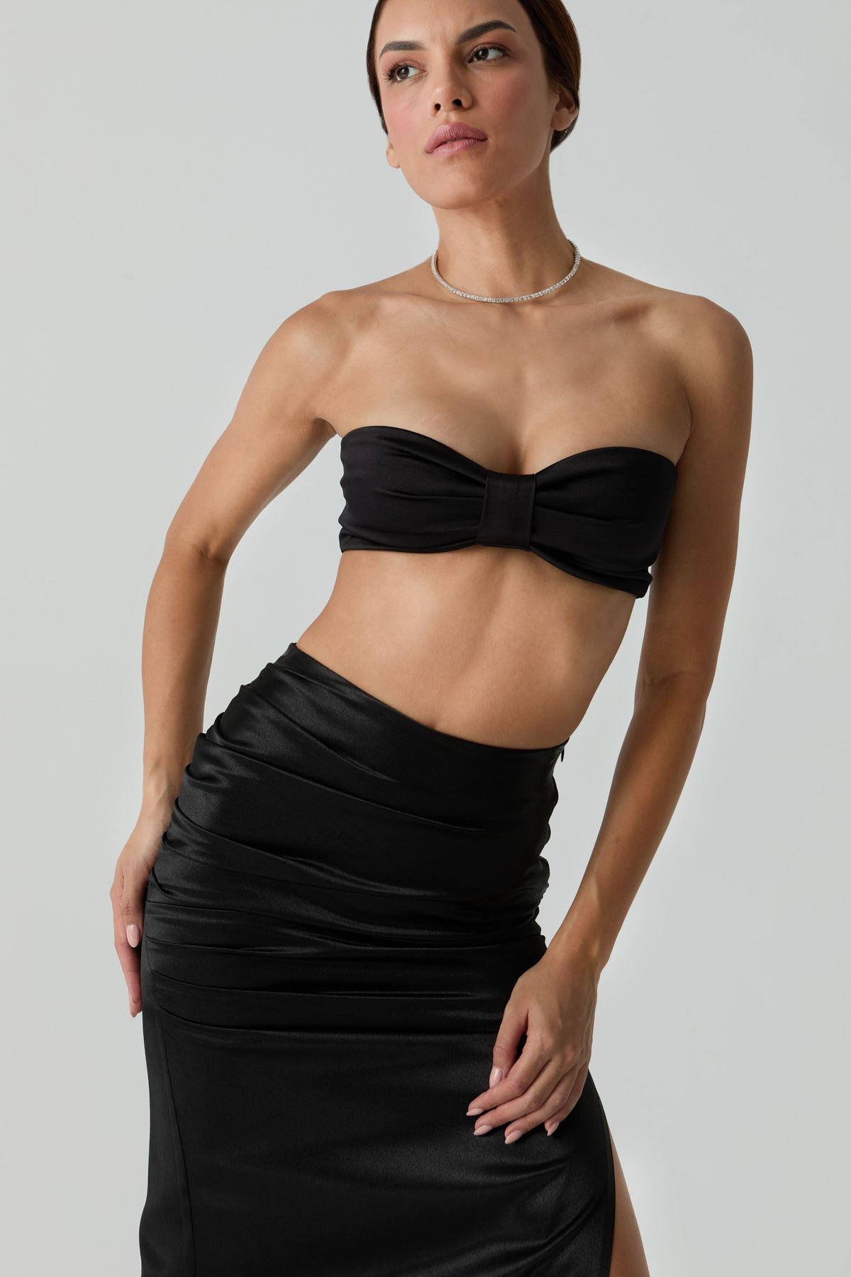 BEYDA UZAL - Crop Top Noir avec Nœud